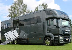Pferdetransporter MAN 26.420 TGS