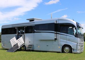 Pferdetransporter Volvo Doppel Pop Out
