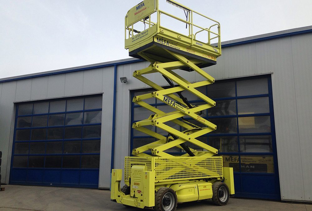 14m Scherenbühnen mit Stützen